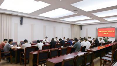 黄建平与中德联宝湖北汽车投资有限公司李志平一行座谈 共享政策新机遇 共谋产业新布局  