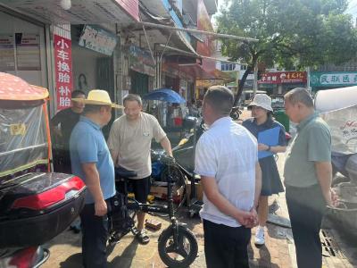 通城县塘湖镇：集镇整治显成效 年轻干部展风采