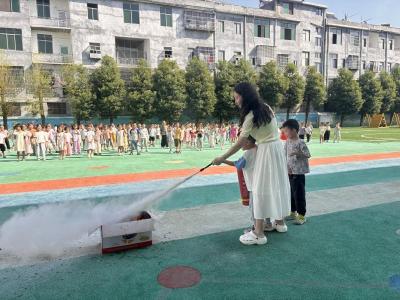 通城县沙堆镇中心幼儿园：筑牢安全防线 守护童心成长