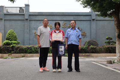 【身边榜样】微信误收两万六 通城女生主动归还  