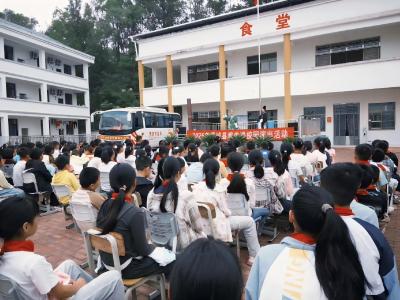 通城县“戏曲进校园”走进大坪乡来苏完小：非遗种子播心田 传统之花绽校园