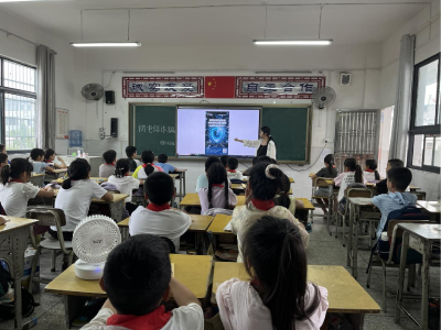 通城县大坪乡下畈完小开展“预防诈骗，从我做起”防网络诈骗主题班会