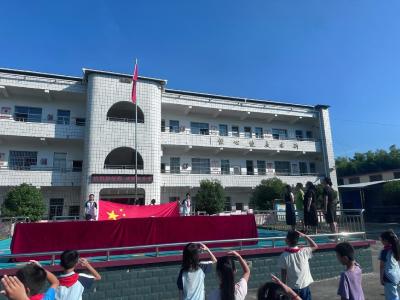 通城县塘湖镇荻田完小举行2025年秋季开学典礼
