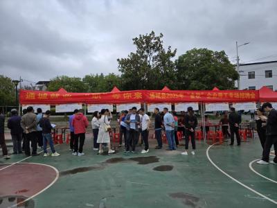通城县四庄乡举办“金秋”企业用工招聘会 助力农村富余劳动力就业