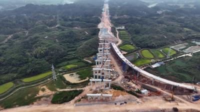 【重点项目献礼国庆】“干”字当先，通修高速公路项目建设跑出“加速度”  