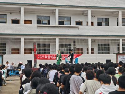 通城县马港中学：聆听经典地方戏曲 弘扬优秀传统文化