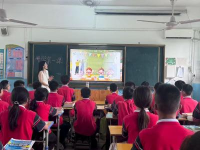 通城县沙堆中学：开学第一天，元气值拉满
