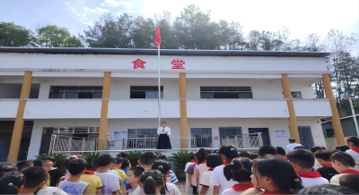 通城县大坪乡来苏完小：推普春风拂校园 规范笔墨润童心