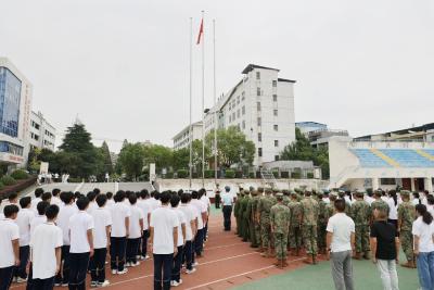 通城县举行国防教育月活动暨九一八事变纪念日主题升旗仪式
