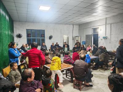 通城县塘湖镇狮子村：屋场会搭起连心桥 齐心绘就振兴路