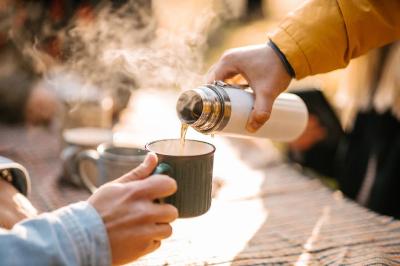 别装这几类饮品 三个“代号”教你正确挑选保温杯 