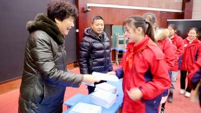 朱艳芳荣获“全国关心下一代工作先进工作者”荣誉称号  