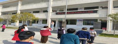 通城县石南镇花亭完小组织开展地震与消防综合疏散演练活动