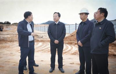 黄建平调研重点项目时强调：全力推动项目早竣工、早投产、早达效