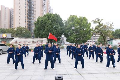 通城县秀水太极队开展“喜迎国庆”太极展示活动