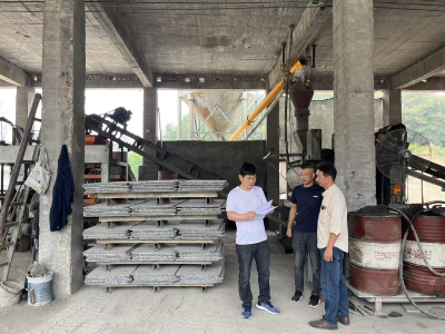通城县石南镇牌合完小开展火灾逃生演习活动