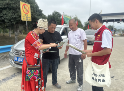 杭瑞高速通城站：“移动式”真情志愿服务护航国庆旅途