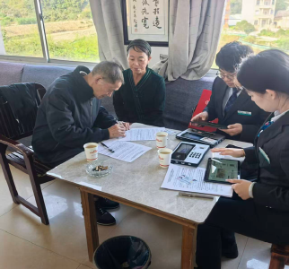 金色岁月 “农”情相伴丨中国农业银行湖北省咸宁市通城县麦市支行开展重阳节金融服务 传递尊老力量