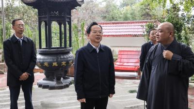 黄建平调研宗教工作时强调：坚持我国宗教中国化方向 不断提升宗教事务治理能力和水平  