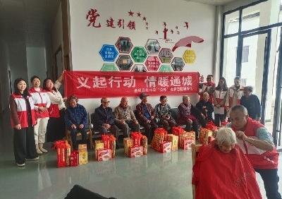 通城红十字会：关爱高龄老人 弘扬人道精神