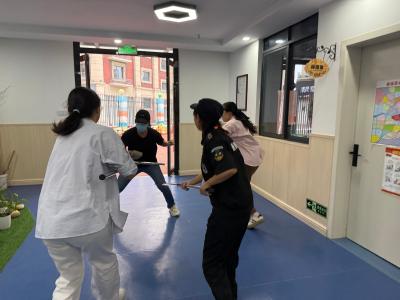 通城县黄源幼儿园开展反恐防暴实战演练活动