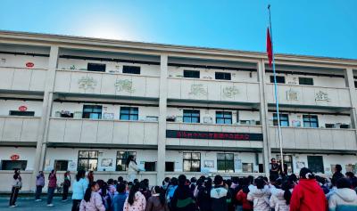 通城县马港完小召开2025年秋季期中总结大会