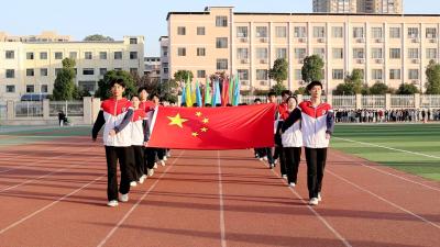 通城：多校举办运动会 学子赛场展风采  