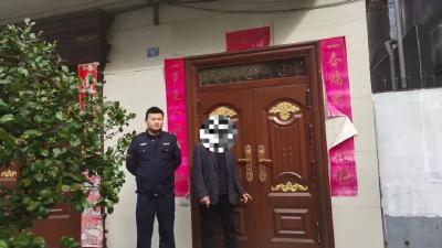 男子胶水堵锁泄私愤，民警快速破案获赠锦旗