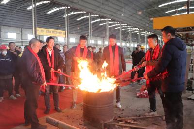 通城：华中地区首条智能化家居岩板生产线点火