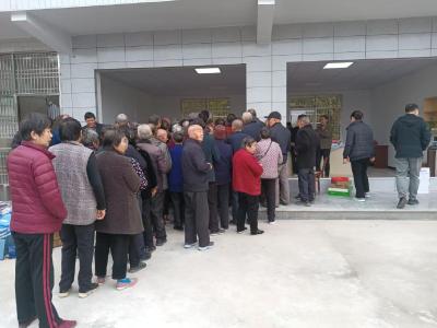 服务再下沉！通城县沙堆镇：老年公交卡办理进罗塘村，群众家门口就能办