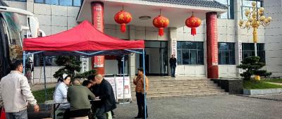 通城县沙堆镇：一张拍拍卡暖人心 一袋热血传温情