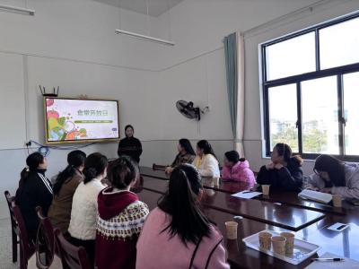 通城县麦市镇中心幼儿园举办食堂开放日活动