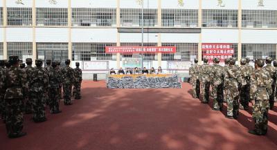 通城县关工委联合湖北三赢兴光电科技股份有限公司开展棉衣捐赠活动  