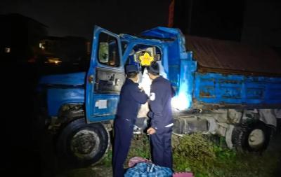 通城公安：民警雨夜暖心寻回少年归