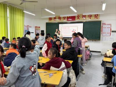 通城县麦市中心完小开展六年级心理辅导课活动