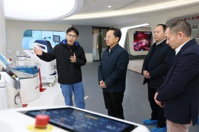 黄建平赴广东、江西开展招商考察