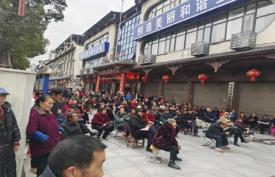 通城县隽水镇雁塔社区：送戏下乡创平安 寓教于乐暖民心