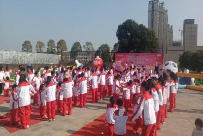 通城县隽水镇新塔社区：小手拉大手，快乐向前冲