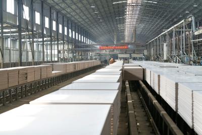 湖北通城：华中地区首条智能化家居岩板生产线投产