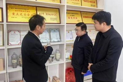 通城县公共检验检测中心对县内首批10家企业开展挂牌定点服务 