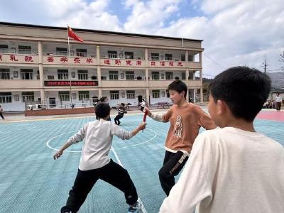 通城县麦市镇黄龙完小：运动燃冬日 童趣满校园