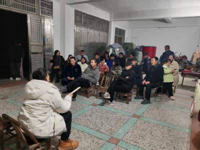 通城县石南镇：平安宣传屋场会 法治守护暖万家