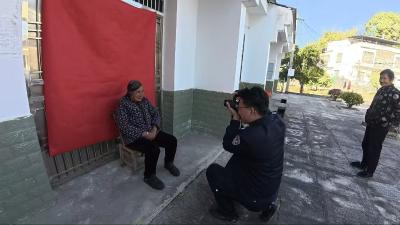 “单打独斗”变“组团服务”，通城县麦市村辅绘就为民新图“警”