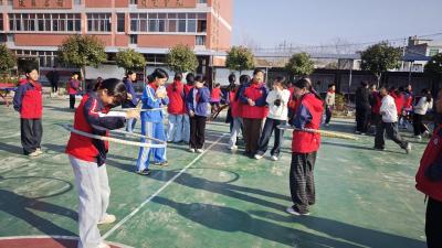 通城县麦市镇陈塅完小举行2025年秋季阳光大课间评比活动
