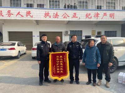两面锦旗！通城公安接连办暖心事，群众致谢情意浓