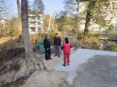 通城县大坪乡下畈村：干部入户巧调解，化解矛盾筑平安