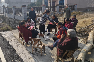 通城县石南镇：“两费”收缴稳推进 应保尽保惠民生