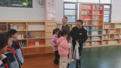 通城县图书馆开展济困助学活动