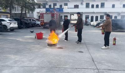 通城县塘湖镇：人防+技防 筑牢安全防火墙