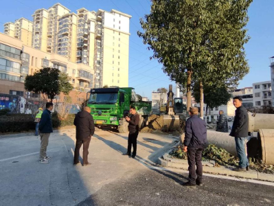 通城县古龙社区：整治小区卫生死角 焕新社区宜居环境